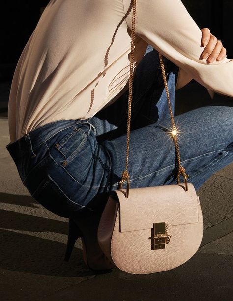 blush Chloe Drew bag #style #fashion #jeans Chloé Bag, Chloe Drew Bag, The Zoe Report, Chloe Handbags, Bowling Bags, Best Handbags, Iconic Bags, Burberry Handbags, Chloe Bag