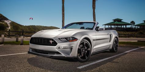 The West coast state edition pony car is back, this time with a newly refreshed fascia. Mustang California Special, New Ford Mustang, Mustang Bullitt, Mustang Convertible, Acura Nsx, Ford Classic Cars, Big Car, Pony Car, Nissan Gt-r