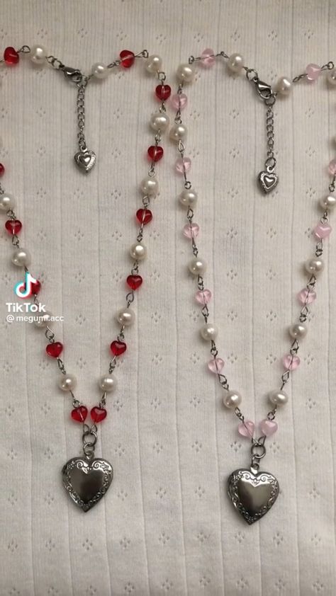 Red Beaded Jewelry, Necklace Inspo Beads, Beaded Necklace Ideas Handmade, Cute Necklace Ideas, Jewelry Inspo Necklaces, Necklace Ideas Handmade, Handmade Jewelry Ideas Necklace, Heart Necklace Diy, Aesthetic Beaded Jewelry