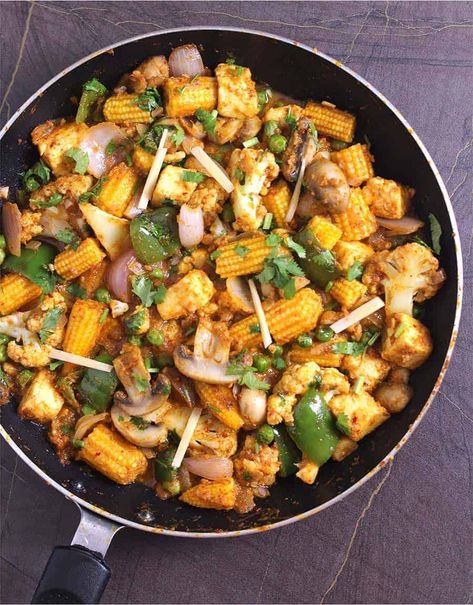 How to make veg kadai, kadai paneer, mushroom kadai, vegetable kadai, indian dinner recipes #paneer Vegetable Jalfrezi, Mixed Vegetable Curry, Naan Roti, Kadai Paneer, Mixed Veggies, Baby Corn, Paneer Recipes, Vegetarian Recipe, Vegetable Curry