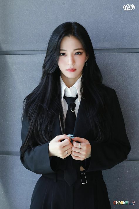 Fromis 9 Chaeyoung, Chaeyoung Fromis 9, Lee Chaeyoung, Detective Aesthetic, Woman In Suit, Fandom Kpop, Bts Girl, Kpop Outfits, Photo Lab