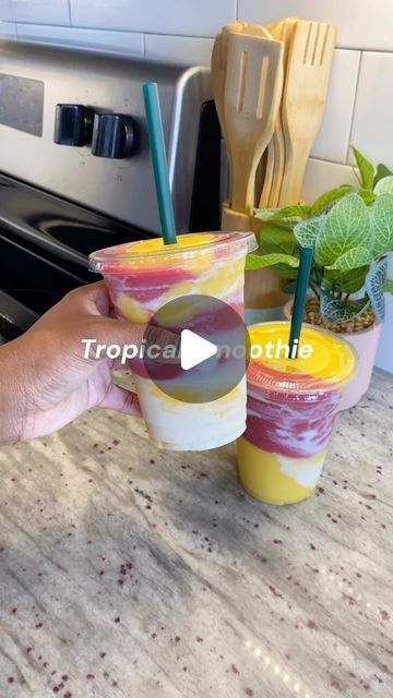 Tropical Smoothie Recipes, Green Juice Smoothie, Recipe Mango, Easy Juice Recipes, Frosting Recipes Easy, Frozen Mango, Midday Snack, Oat Smoothie, Mango Pineapple