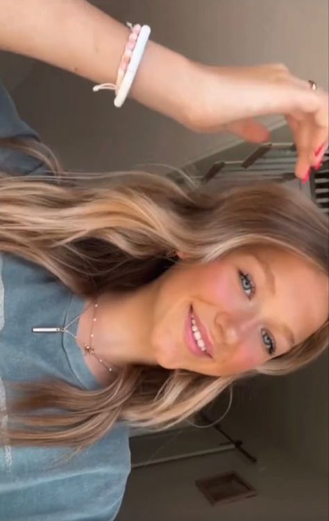 Not Enough Nelsons Paislee Room, Paislee Nelson Hair Tutorial, Paisley Nelson Haircut, Preslee Nelson Grwm, Paislee Nelson Haircut, Paisley Nelson Hair, Paislee Nelson Nails, Paislee Nelson Hair, Blonde Highlights Long Hair