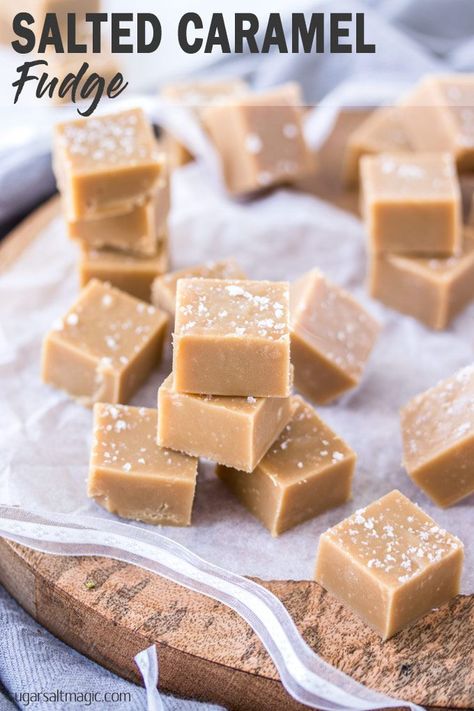 This Salted Caramel Fudge is a smooth, creamy easy caramel fudge with a sea salt topping #sugarsaltmagic #saltedcaramel #caramelfudge #easyfudgerecipe #fudgerecipe #caramelfudgerecipe #saltedcaramelfudge #foodgifts #christmas Easy Fudge, Easy Caramel, Salted Caramel Fudge, Christmas Fudge, Vanilla Fudge, Low Carb Peanut Butter, Fudge Recipes Easy, Caramel Fudge, Recipes Chocolate