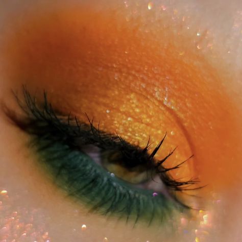 #orange #green #makeup #makeuplover #eyeshadow #eyeshadowlooks #eyelashes #simplemakeuptutorial Green And Orange Eyeshadow Looks, Orange Green Eyeshadow, Orange Green Makeup, Orange And Green Makeup, Green And Orange Makeup, Orange Eyeshadow Looks, Lil Mermaid, Orange Eye Makeup, Orange Eyeshadow