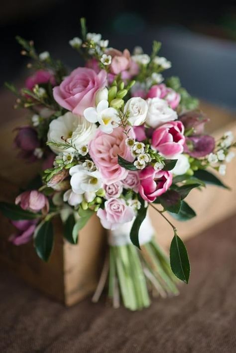 Small Bridesmaid Bouquets, Bouquet Recipe, Unique Bridal Bouquets, Bouquet Champetre, Vintage Bouquet Wedding, White Flower Bouquet, Rustic Garden Wedding, Tulip Wedding, Bridal Bouquet Pink