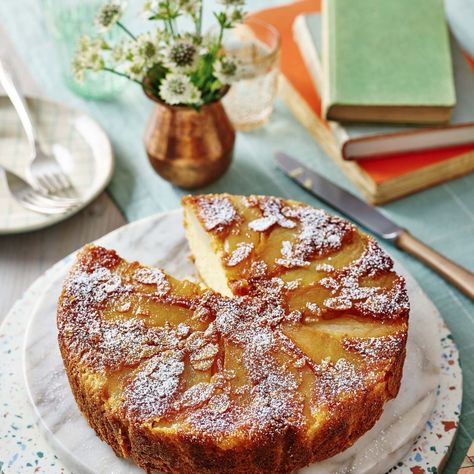 upside down pear and almond cake Moroccan Fish, Pear Almond, Pear And Almond Cake, Tagine Recipes, Pear Cake, Almond Cake, Summer Dishes, Almond Cakes, A Cup Of Tea