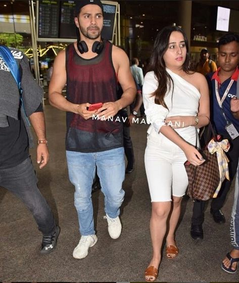 Varun Dhawan and Natasha Dalal snapped today at the airport Natasha Dalal, Fruit Health, Varun Dhawan, Engagement Wedding Ring Sets, At The Airport, Bollywood Stars, Engagement Wedding, Health Benefits, Ring Sets