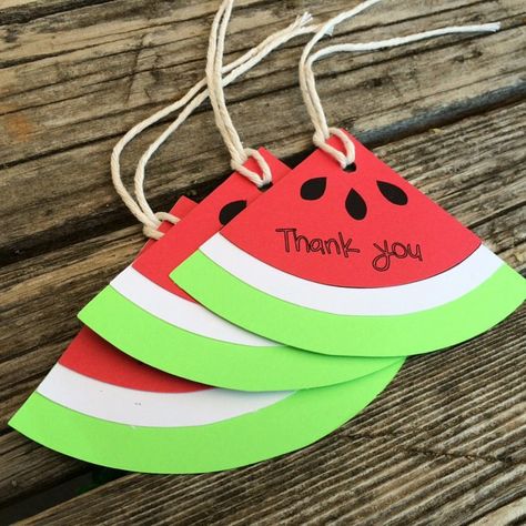 Watermelon party favor tags. Will go great with a luau , summer or beach party! #etsy #etsyshop #etsyseller #papergoods #blueoakcreations… Watermelon Party Theme, Watermelon Party Favors, Baby Shower Watermelon, Tutti Frutti Party, Watermelon Crafts, Fruit Birthday Party, Summer Party Favors, Watermelon Birthday Parties, Baby Shower Favors Diy