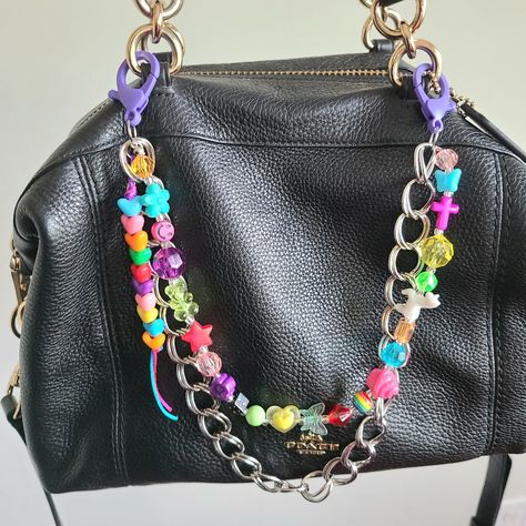 Plastic Bead Jewelry, Bag Charm Beads, Beaded Bag Charm, Beaded Purse Charms, Boho Bag Charm, Craft Nights, Purse Charms Diy, Preppy Bohemian, Manik Manik