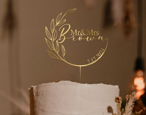 Gold Wedding Cake Topper Personalized Wreath Wedding Cake - Etsy Australia Wedding Cakes Topper, Engagement Cake Toppers Unique, Wedding Topper Ideas, Gold Wedding Cake Topper, Wedding Cake Toppers Elegant, Boho Wedding Cake Topper, Ethereal Wedding Cake, Circle Cake Topper, Wedding Cake Topper Ideas