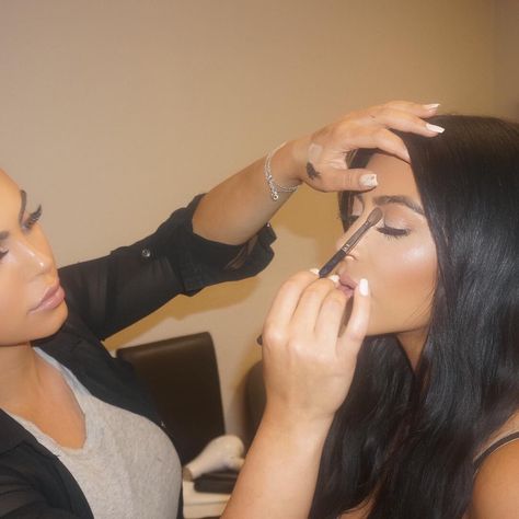 Khloe Kardashian Makeup, Kim K Makeup, Kim Kardashian Makeup Tutorial, Kardashian Makeup, Kim Kardashian Makeup, Glam Squad, Bridal Makeup Artist, Creative Instagram Photo Ideas, Makeup Photography