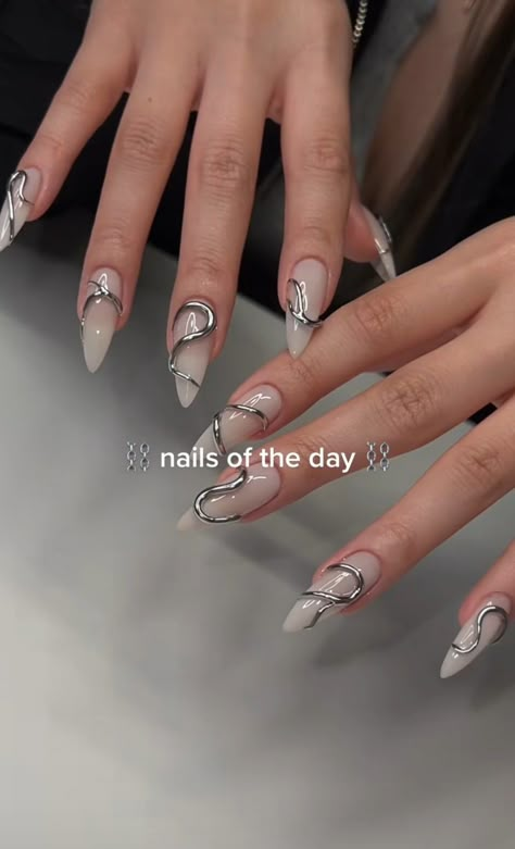 Chrome Snake Nails, White Snake Nails, Cheetah Acrylic Nails, Chrome Snake, Snake Nails, Vampy Nails, Almond Nail Art, Nail Art Designs Images, Hello Nails