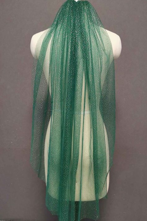 Green bridal veil with gold dust Green Wedding Veil, Green Veil, Accessories Bride, Veil Styles, Bride Veil, Gold Dust, Bride Accessories, Wedding Veil, Bridal Veil