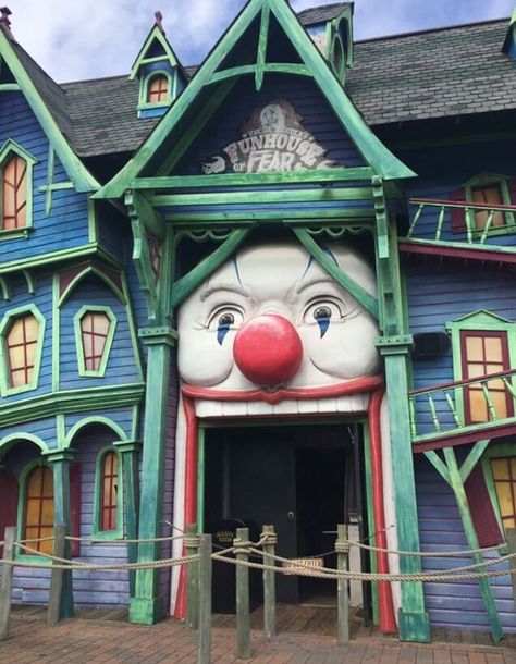 Travel | New York | Halloween | Haunted House | Long Island | Scary Haunted Amusement Parks, Haunted House Carnival, Fun House Halloween, Scary Amusement Park, Haunted House Exterior, Haunted House Layout, New York Halloween, Haunted House Attractions, Vintage Haunted House