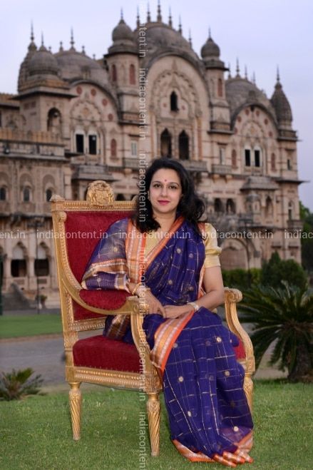 Maharani Radhika Raje Gaekwad wife of HH Maharaja Samarjitsinghrao Gaekwad of Baroda. . Radhika Raje Baroda, Anjali Tendulkar, Rishi Singh, Draped Sarees, Indian Royalty, Rajputi Dress, Royal Indian, Indian Family, Hema Malini