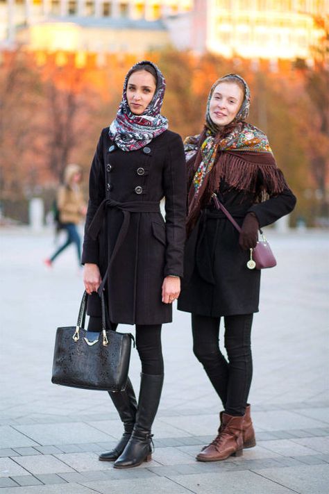 Moscow Street Style - Best Street Style Looks from Moscow Fashion Week Russian Clothing, Fashion Week Outfit, Russian Fashion, Street Style Winter, Street Outfit, Street Style Looks, Pretty Little Liars, Street Style Outfit, Black Coat