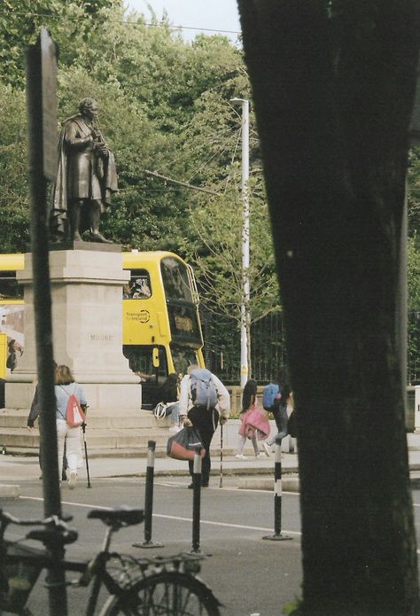 Streets of Dublin #dublin #35mm #filmphotography #ireland #traveldublin #streetphotography Film Photography London, Analog Street Photography, Dublin Film Photography, Edinburgh Film Photography, London 35mm Film, 35mm Film, Dublin, Bristol, Film Photography