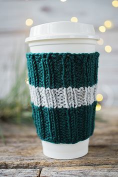 Knit Coffee Cozy Pattern, Cup Cozy Knitting Pattern, Knit Cup Cozy, Knit Coffee Cozy, Coffee Cozy Pattern, Cup Cozy Pattern, Coffee Mug With Lid, Crochet Christmas Gifts, Coffee Cup Cozy