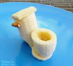 banana toilet! Potty Treats, Tiny Toilet, Vegetable Art, Decorações Com Comidas, Third Child, Fruit Snack, Edible Crafts, Easy Food Art, Fun Treats