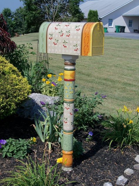 Fun, funky mailbox Copper Mailbox, Cool Mailboxes, Mailbox Garden, Mailbox Makeover, Mailbox Landscaping, Painted Mailboxes, Diy Mailbox, Unique Mailboxes, Mailbox Ideas