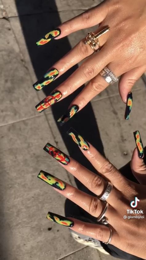 Thermo Nails Design, Heatmap Nails, Thermal Heat Nails, Thermal Nail Art, Thermo Nails, Map Nails, Oval Acrylic Nails, Thermal Nails, Summer Gel Nails