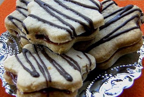 German Linzer Cookies for Christmas & Holidays Christmas Cookies Recipes, German Christmas Cookies, Cookies For Christmas, German Cookies, German Baking, Popular Cookies, Linzer Cookies, Holiday Cookies Christmas, Austrian Recipes