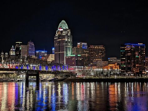 Cincinnati Skyline, Downtown Cincinnati, Cincinnati, Bedroom