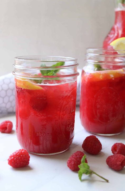 Raspberry Lemonade Concentrate Canning, Raspberry Lemonade Recipe, Midwest Kitchen, Pink Lemonade Recipes, Healthy Lemonade, Matcha Lemonade, Homemade Lemonade Recipes, Homemade Tzatziki Sauce, Peanut Butter Banana Smoothie