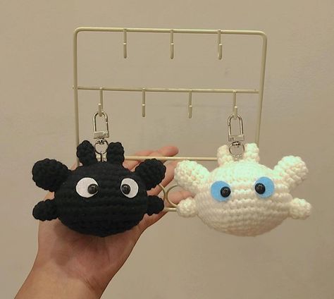 Couple Crochet Gifts, Cute Couple Keychains, Couple Keychain Crochet Ideas, Matching Crochet Ideas For Couples, Anime Crochet Keychain, Couple Crochet Ideas, Couple Crochet Keychain, Matching Crochet Keychains, Crochet Couples Gift