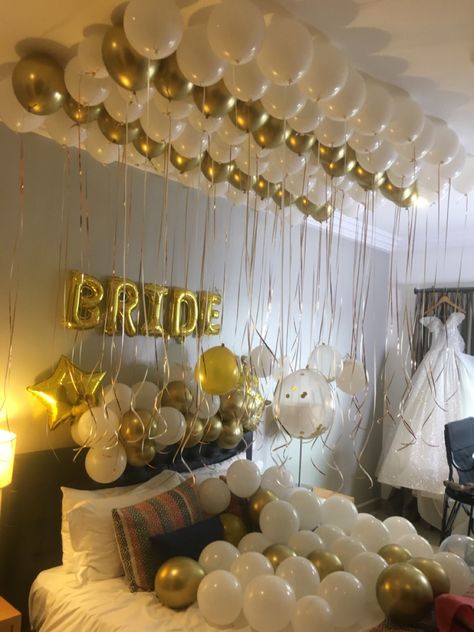 Bridal Room Balloon Decor, Bridal Bedroom Decoration, Bridal Room Decorations, Bride Room Decoration, Bridal Getting Ready Room Decor, Bedroom Modern Ideas, Bridal Shower Crafts, Bridal Suite Decor, Bridal Room Decor