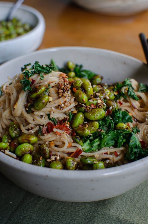 Edamame Noodles, Spicy Edamame, Edamame Pasta, Roasted Edamame, Spicy Peanut Noodles, Peanut Noodles, Warm Food, Peanut Sauce, Easy Lunches