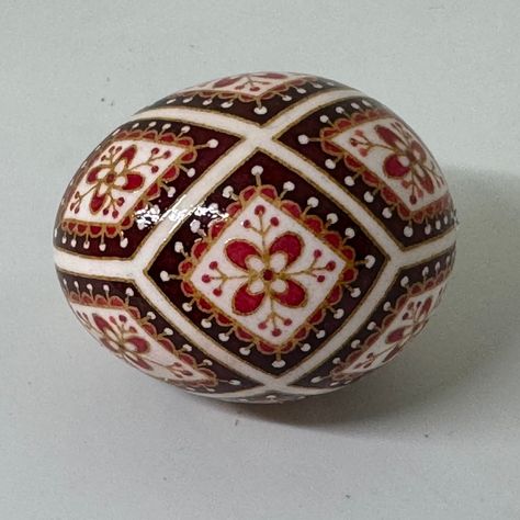 Christmas Pysanky, Pysanky Eggs Pattern, Pysanky Egg, Brown Egg, Ukrainian Eggs, Decorated Eggs, Ukrainian Easter, Pysanky Eggs, Ukrainian Easter Eggs