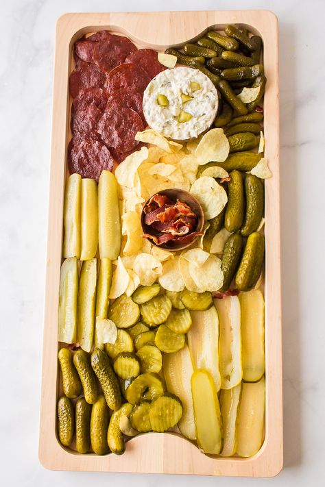 Pickle Shaped Birthday Cake, Charcuterie Pickle Board, Dill Pickle Charcuterie Board, Pickle Platter Ideas, Pickle Charcuterie Board Ideas, Pickle Board Ideas, Pickle Bachelorette Party, Pickle Bar Ideas, Pickle Tray Ideas