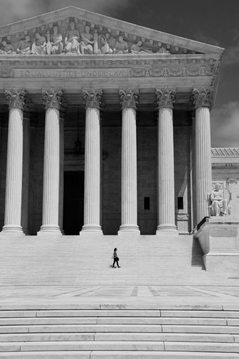 U.S. Supreme Court © Karissa Rosenfield / ArchDaily Us Supreme Court Building, Court Building Architecture, Supreme Court Building, Law School Inspiration, Architectural Renderings, Law Court, Neoclassical Architecture, Us Supreme Court, Dc Travel