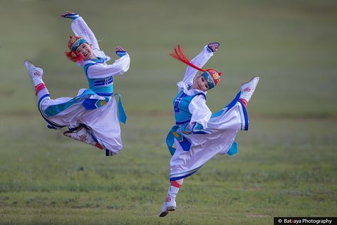 mongolia traditional dance Mongolian Dance, Dynamic Dance, Cultural Dance, Winter Festival, Traditional Dance, Traditional Music, Folk Dance, Dynamic Poses, Dance Poses