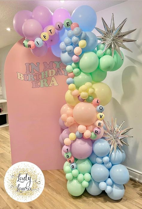 Taylor Swift Balloon Backdrop, Lover Taylor Swift Themed Food, Taylor Swift Birthday Backdrop, Taylor Swift First Birthday Party, Taylor Swift Balloon Arch, Taylor Swift Birthday Invitations, Bolo Taylor Swift, Supergirl Birthday, Taylor Swift Birthday Party Ideas