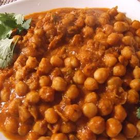 Cholay (Curried Chickpeas) Cholay Recipe, Rice Cinnamon, Curried Chickpeas, Pain Naan, Curry Recipes Vegetarian, Chickpea Curry Recipe, Vegetarian Curry, Chickpea Recipes, Chickpea Curry