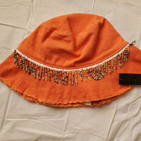 Badgley Mischka Beaded Trim Bucket Hat Beach Hat Diy, Beaded Bucket Hats, Bucket Hat Ideas, Deconstruction Fashion, Bone Bordado, Beaded Hat, Bracelets Handmade Diy, Crochet Bucket Hat, Hat Ideas