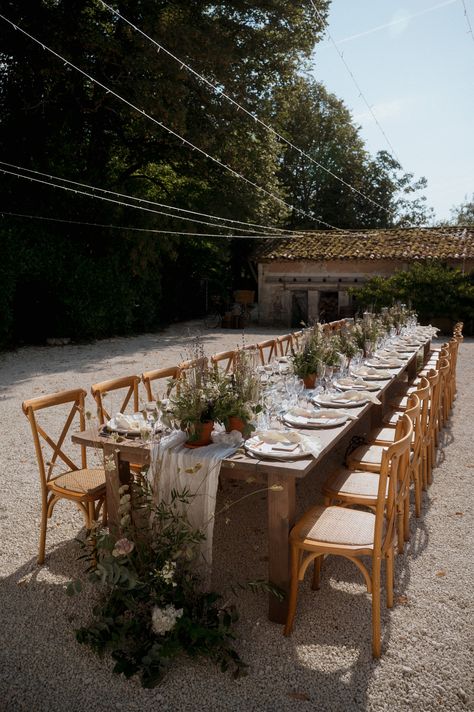 Long Outdoor Wedding Table, Outdoor Table Wedding, White Table Runner Wedding, Simple Wedding Decor, Wooden Trestle Table, Outdoor Wedding Tables, Runner Wedding Table, White Table Runner, Table Runner Wedding