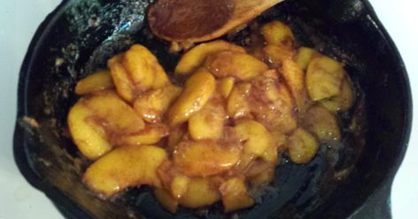 Fried Peaches Recipe, Fried Peaches, Fried Fruit, Peach Recipes, Country Fried, Baked Peach, Fried Apples, Fresh Peaches, Weight Watchers Desserts