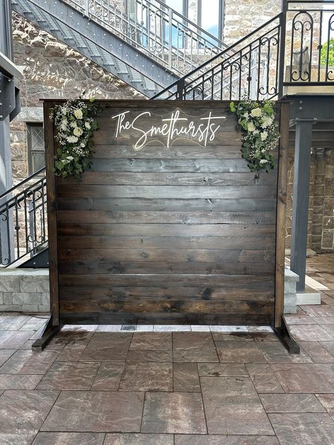 Wood Backdrop Wedding, Barnsley Gardens, Wedding Photo Walls, Wedding Photo Background, Church Foyer, Boho Wedding Backdrop, Photowall Ideas, Hopelessly Romantic, Themed Wedding Decorations