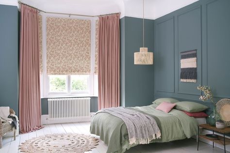 Bailey taffy curtains and delizia blush Romans in bedroom Bay Window Curtain Ideas, Dusty Pink Curtains, Curtains Over Blinds, Bay Window Bedroom, Blush Curtains, Bay Window Curtain, Bay Window Curtains, Dark Blue Walls, Curtain Styles