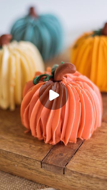 Courtney Rich on Instagram: "Comment PUMPKINS 👇🏻 for a link to the recipe and the mini bundt cake pan. 

Also grab the @wiltoncakes 1M piping tip, a leaf tip, and either fondant (or even Tootsie Rolls) for the stem 🤗

Cutest little pumpkins for fall!

Happy baking! 

#cakebycourtney" 1m Piping Tip, Thanksgiving Cakes Decorating, Fall Leaf Cake, Tootsie Rolls, Piping Tip, Pumpkin Bundt Cake, Mini Cake Pans, Decorator Frosting, Mini Bundt