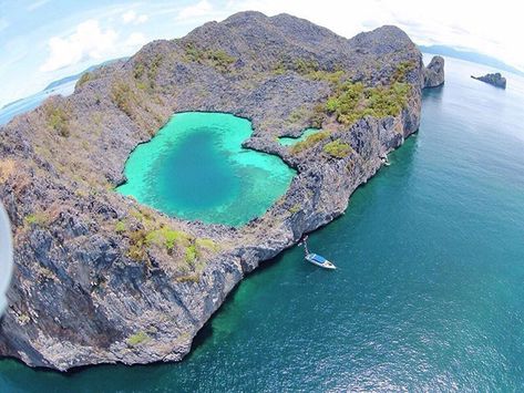 Mergui Archipelago, Heart In Nature, Exotic Beaches, Beach Beauty, Beautiful Places Nature, Beautiful Places To Travel, Beautiful Places To Visit, Archipelago, Amazing Nature