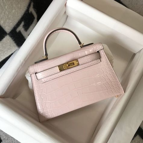 Hermes Kelly Pink, Birkin Outfit, Pink Birkin, Birken Bag, Dream Bags, Luxury Bags Collection, Sophisticated Outfits, Girly Bags, Luxury Purses