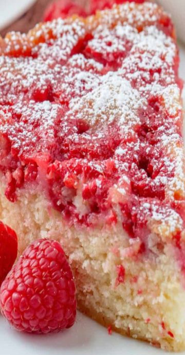 raspberry upside down cake Upside Down Raspberry Cake, Raspberry Custard Cake, Raspberry Pudding Cake, Raspberry Upside Down Cake Recipe, Raspberry Desserts Cake, Raspberry Pie Filling Recipes, Raspberry Upside Down Cake, Berry Upside Down Cake, Unusual Desserts