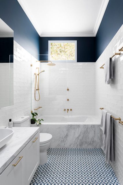 Best of the Week: 33 Beaut Bathroom Accents | Houzz AU Bilik Mandi Kecil, Washroom Ideas, Drømme Bad, Design Interior Baie, White Subway Tile Bathroom, Makeover Kamar Mandi, Marble Bathtub, Subway Tiles Bathroom, Bilik Air