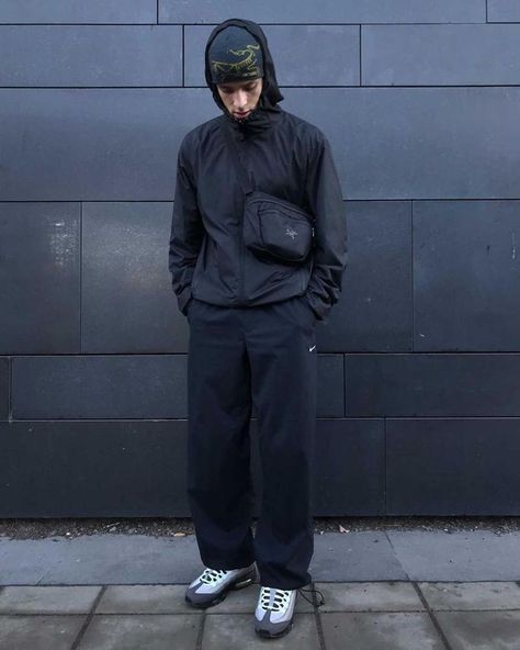 Airmax 95 Outfit, Arcteryx Jacket, Airmax 95, Street Style Outfits Men, Street Fashion Men Streetwear, Mens Outfit Inspiration, Streetwear Aesthetic, Cool Outfits For Men, Streetwear Men Outfits