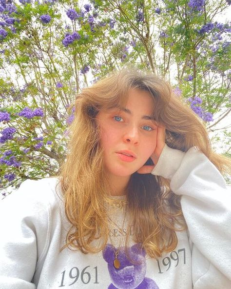 Sarah Carpenter, Sarah Elizabeth, Fame Dr, Sabrina Carpenter, Nice Tops, Purple Flowers, Blue Eyes, T Shirts For Women, Celebrities